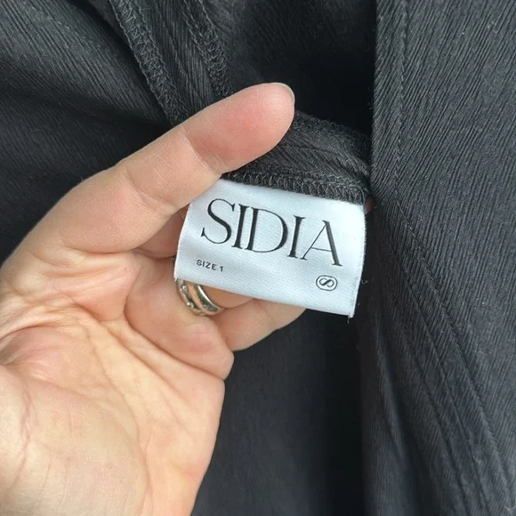 Cover Up - Picture 4 of 6